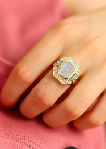 Bague Art Deco Célestine plaqué or Pierre de lune et Nacre grise