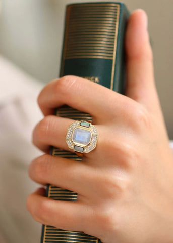 Bague Art Deco Célestine plaqué or Pierre de lune et Nacre grise