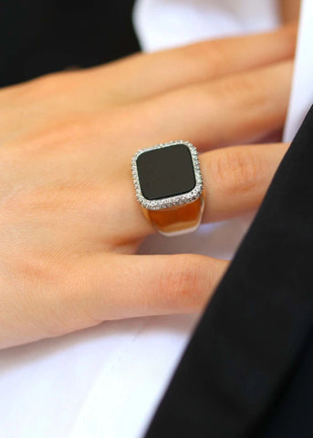 Chevalière femme Séraphine Onyx noir plaqué or