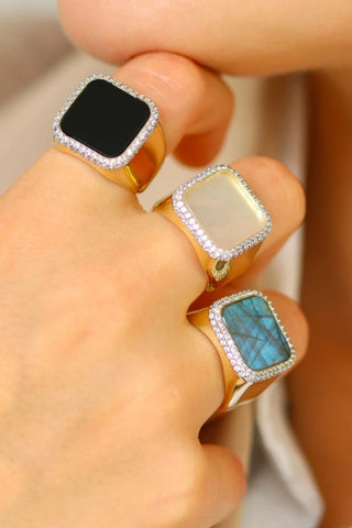 Chevalière femme Séraphine Onyx noir plaqué or