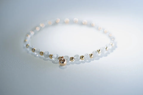 Bracelet pierres fines et perles dorées
