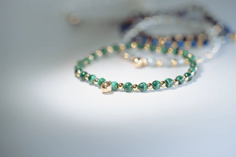 Bracelet pierres fines et perles dorées