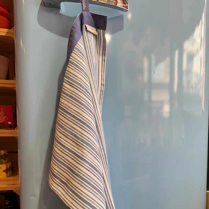 Torchon de cuisine à lignes blanches et bleues