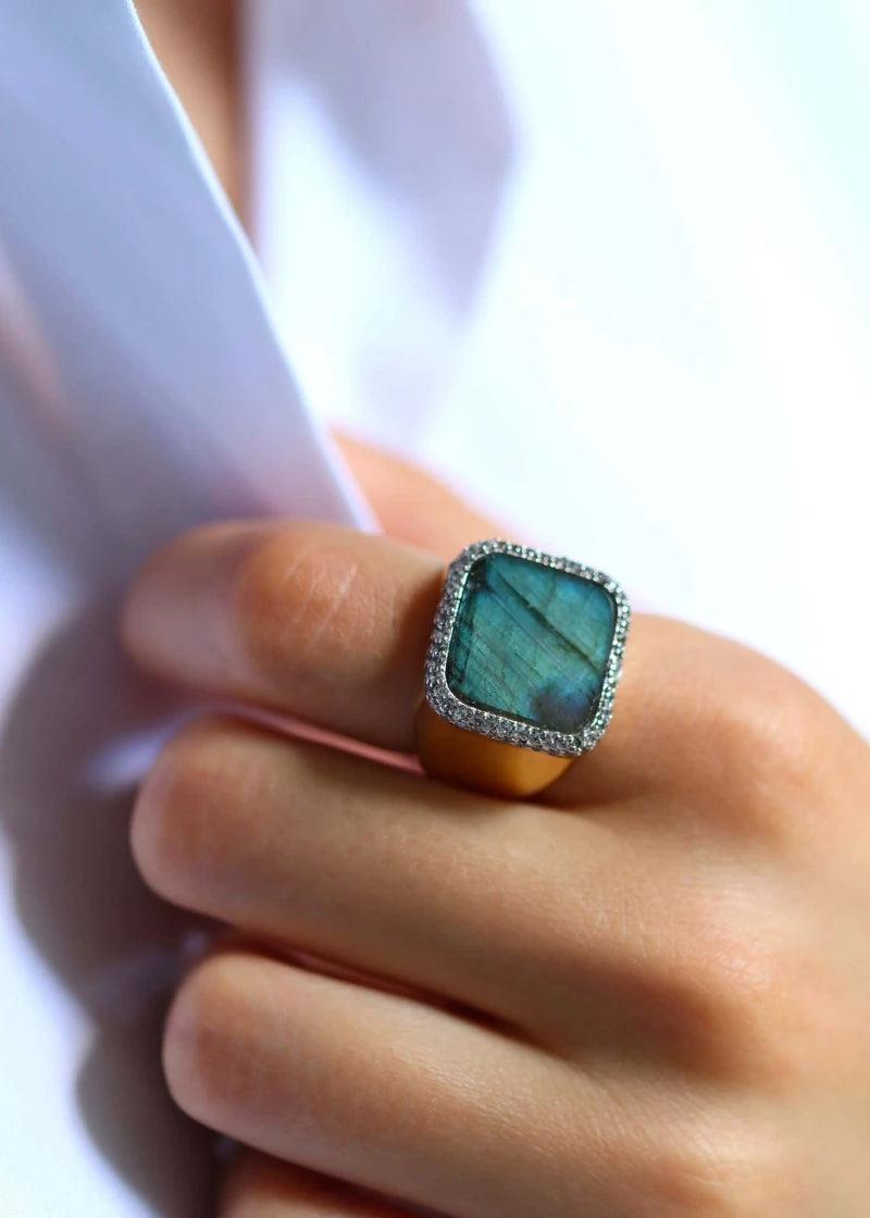 Chevalière femme Séraphine Labradorite plaqué or