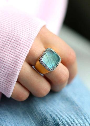 Chevalière femme Séraphine Labradorite plaqué or