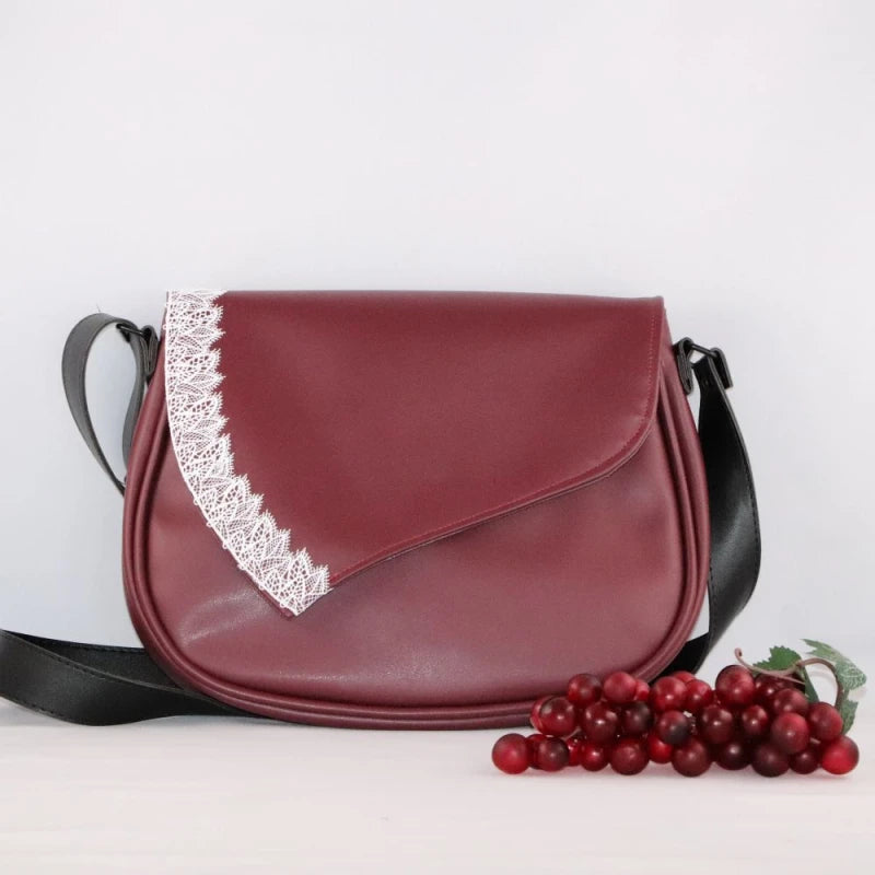 Rabat alter-cuir de raisin bordeaux avec dentelle