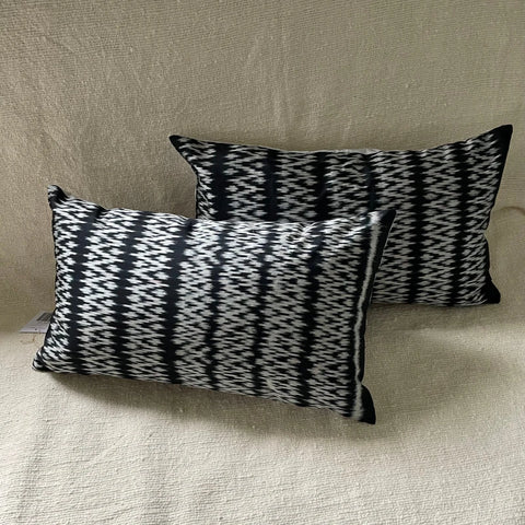 Housse de coussin Shan noir à motifs zigzag