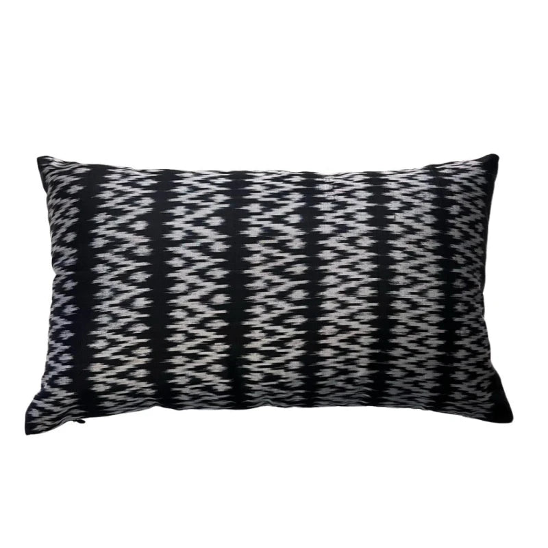 Housse de coussin Shan noir à motifs zigzag