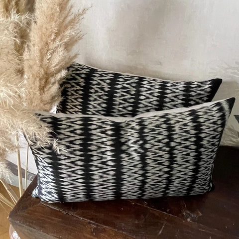 Housse de coussin Shan noir à motifs zigzag