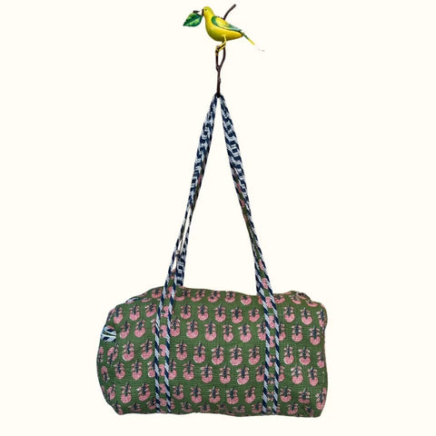 Sac de voyage matelassé – "Pink grove in the forest"