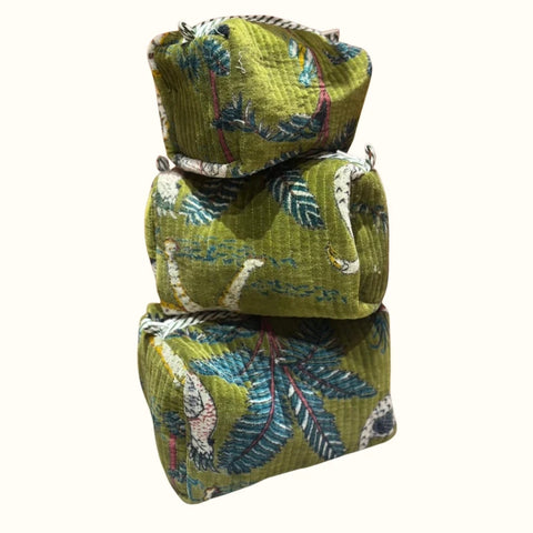 Trousse de toilette en velours matelassé – "Green safari"