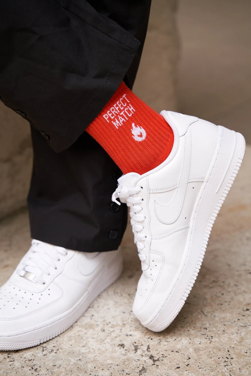 CHAUSSETTES UNISEXES ROUGES "PERFECT MATCH"