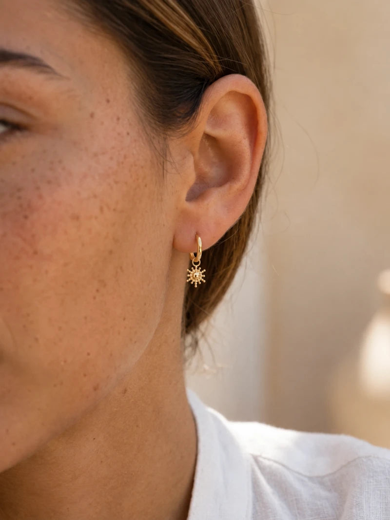 Boucle d’Oreille Mini Soleil Dorée