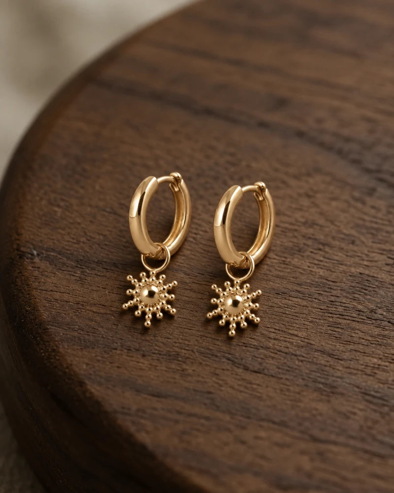 Boucle d’Oreille Mini Soleil Dorée