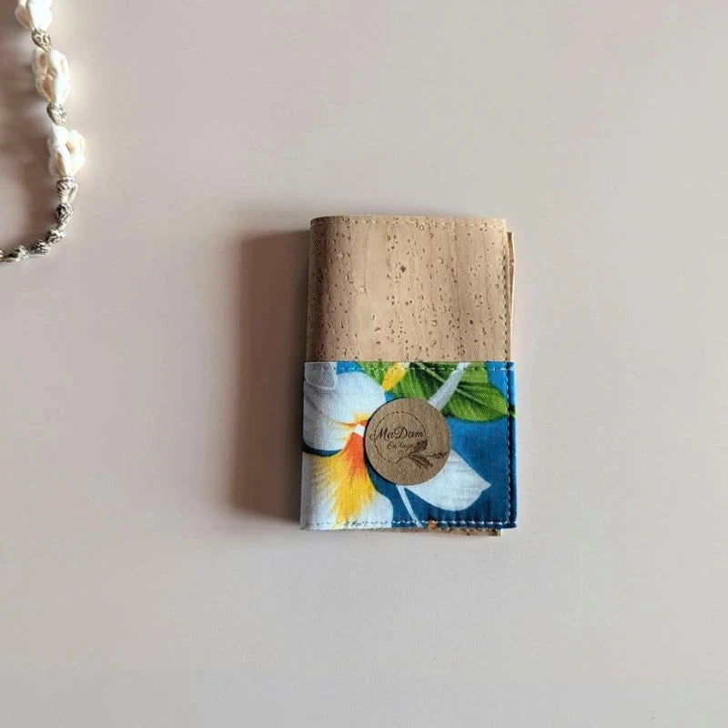 Porte-cartes en liège : accessoire polynésien