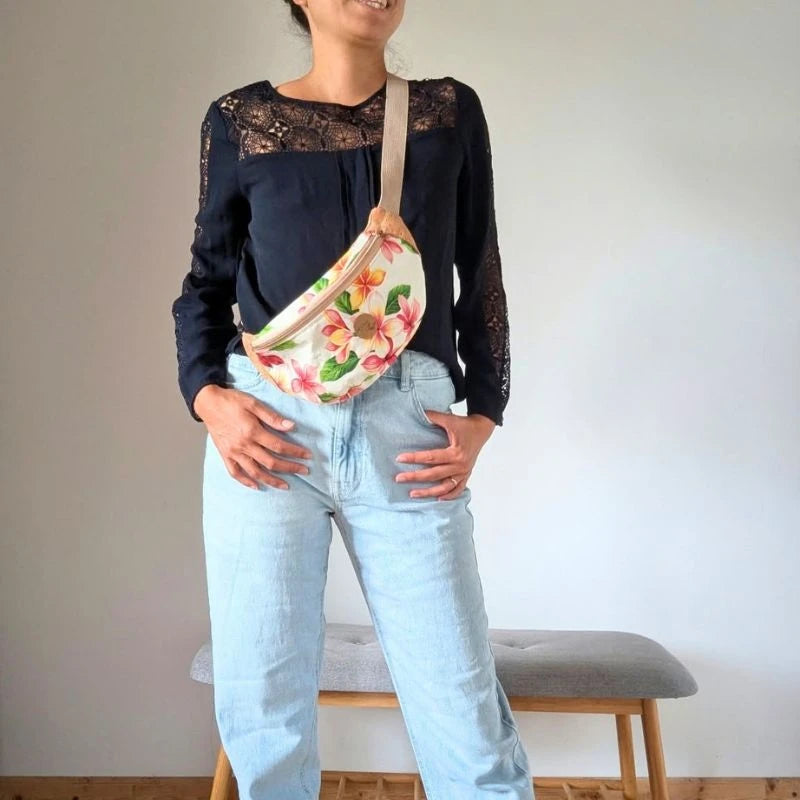 Sac banane: liège et tissu polynésien Frangipanier rose