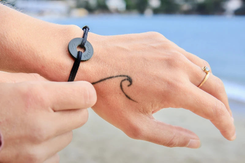 Le bracelet 100% filet de pêche recyclé - Black Edition