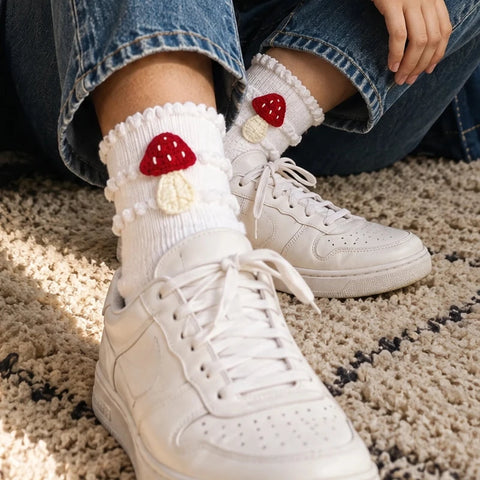 Chaussettes Brodées Main – Cactus, Champignon, Coccinelle ou Bonbon