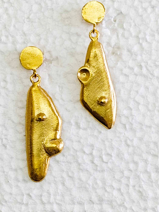 Boucles d'oreilles asymétriques faites main dorée I Faces