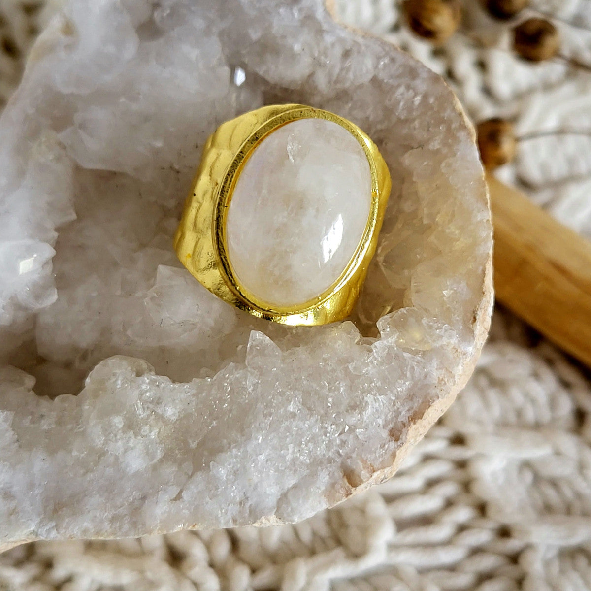 Bague ajustable en pierre de lune or 18 carats - bijoux faits main - meanwhile boutique