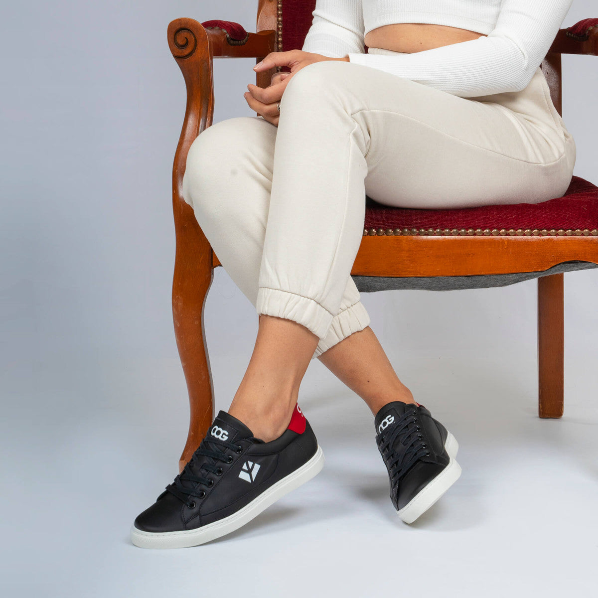 Baskets véganes de ville unisexe Noir / Rouge Winton - Meanwhile Boutique