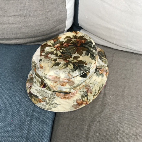 Bob réversible en tissu upcyclé T.57 - Meanwhile Boutique