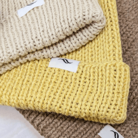 Bonnet beige unisexe en laine et en fibre plastique recyclé 