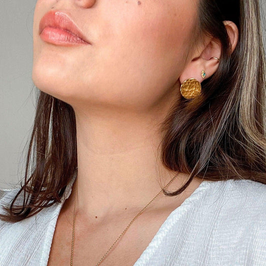 Boucles d'oreilles minimalistes dorées faites main en laiton recyclé