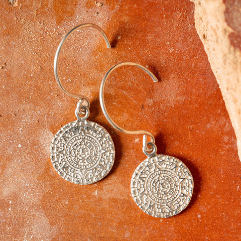 Boucles d'oreilles pendantes argentées faites main 
