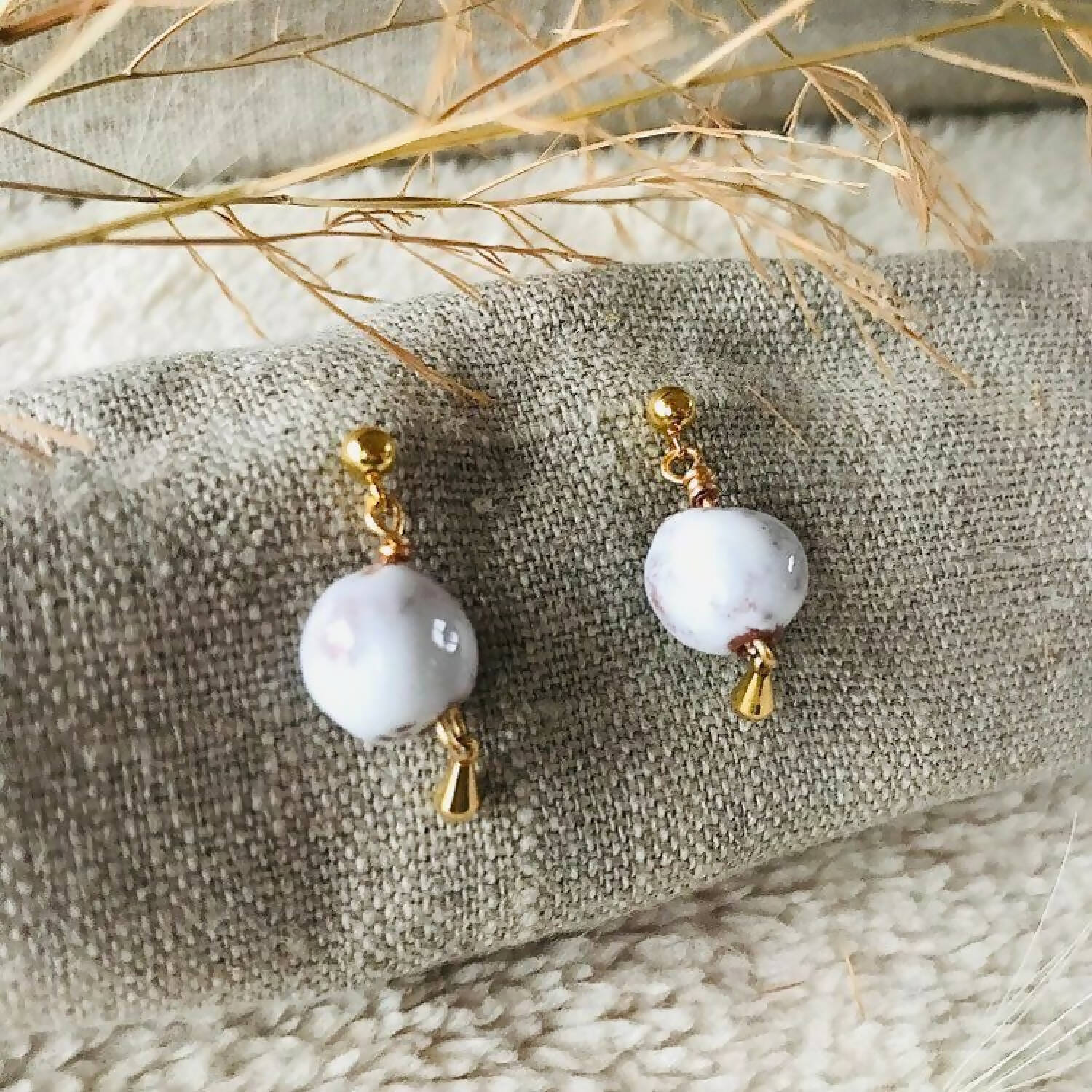 Boucles d'oreilles perle en céramique et goutte - Meanwhile Boutique