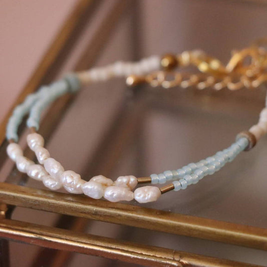 Bracelet en perles de culture upcyclées et perles bleues "Eioné" - Meanwhile Boutique