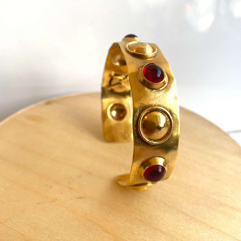 Bracelet en or avec pierres précieuses rouges