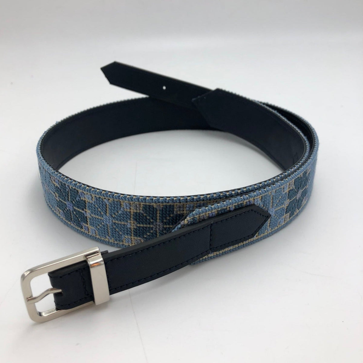 ceinture inaash brodée à la main au liban