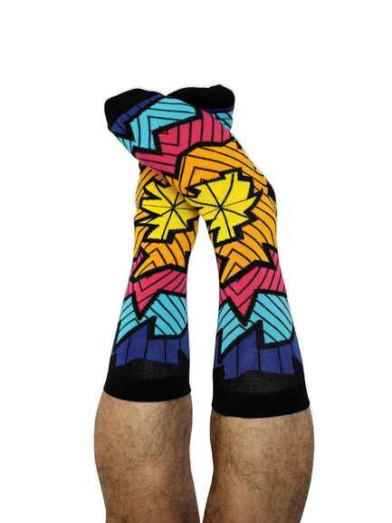 Chaussettes colorés par paire ou à l'unique marque français avec design en collaboration avec des artistes par Quanailles sur meanwhile boutique