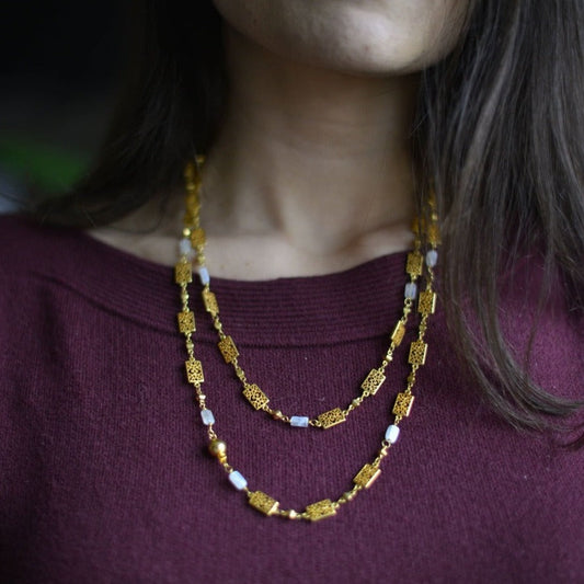 collier sautoir dorée avec formes rectangulaires fabriqué main au Liban
