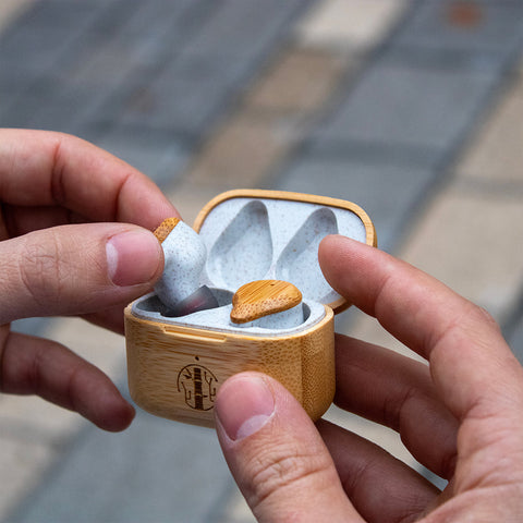 Écouteurs bluetooth sans fil en bambou et bio-plastique