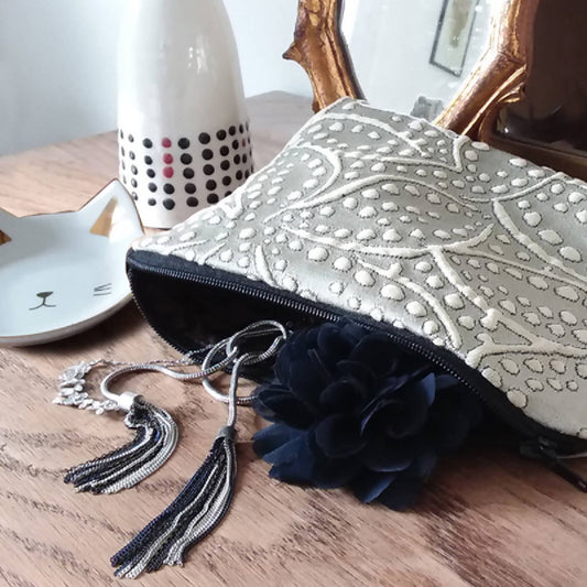 Pochette Trigone à fond plat en tissu upcyclé