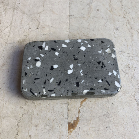 Porte savon fait-main en béton et plastique recyclé I Plusieurs coloris