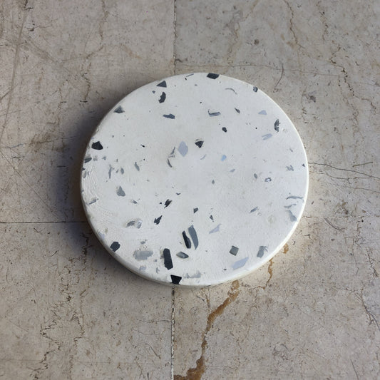 Porte savon rond, sous bouteille en béton et plastique recyclé