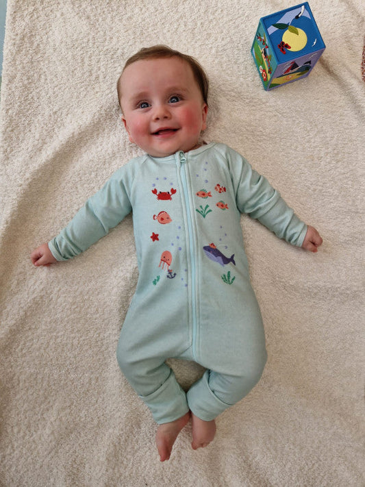 Pyjama unisexe pour bébé "Nager au milieu des coraux" - Meanwhile Boutique