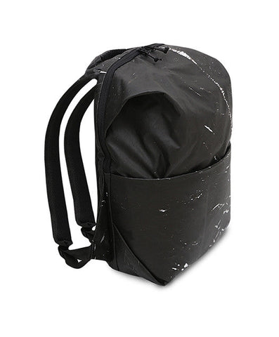 sac à dos éco-responsable en matières recyclés pour femme et pour homme fait à base de plastiques et papier bulle sur meanwhile boutique