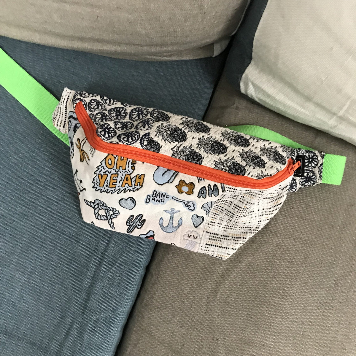Sac banane en tissu upcyclé fait à la main patchwork 3 - Meanwhile Boutique