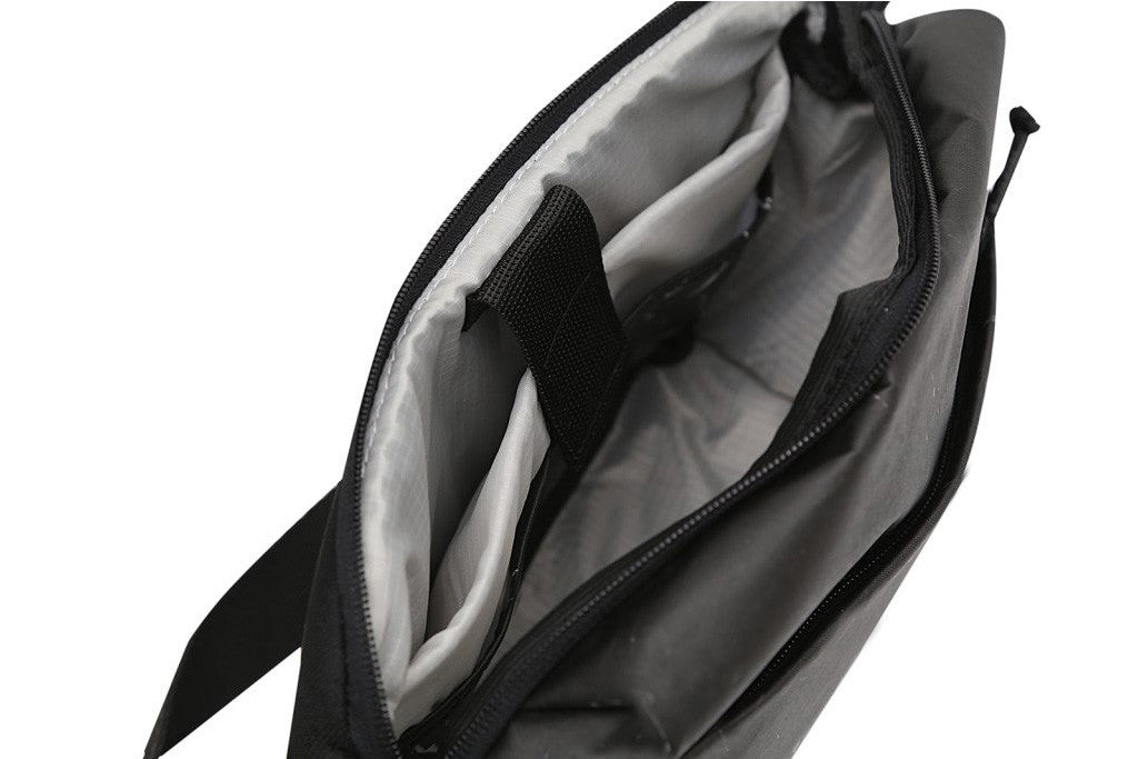 Sac banane végane en papier bulle noir