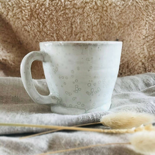Tasse en grès vert d'eau mouchetée - Meanwhile Boutique