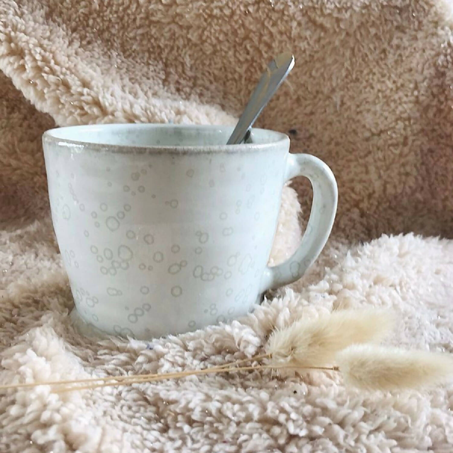 Tasse en grès vert d'eau mouchetée - Meanwhile Boutique